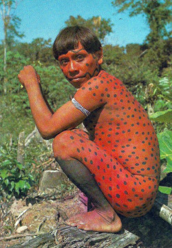 grand-bazaar:  Vintage Brazil » Uaika Indian Man Body Painting 