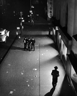 luzfosca:  Herbert Gehr A trio of sailors walk arm in arm down a dimly lit street near Times Square, searching vainly for fun in the curfew-quiet city, February 1945 Thanks to undr 