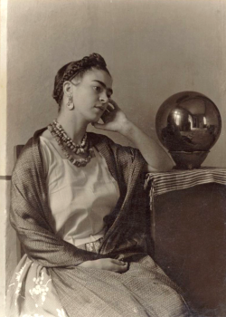 Vintagemarlene:  Frida Kahlo Portrait By Alvarez Bravo (Www.earlypics.com) 