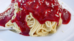 scaryoddblogger:  wagglingeyebrows: Spaghettieisis a German ice cream specialty that looks like a plate of spaghetti. It was invented by Dario Fontanella in the late 1960s in Mannheim, Germany. In the dish, an often light or white colored ice cream