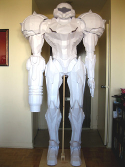 chookiemunster:  lordofkobol:  unknownskywalker:  Life-Size Samus Aran (Metroid) Papercraft Sculpture by IAmThatOneGuy    #Metroid Papercraft… :B  AMONOS!!!