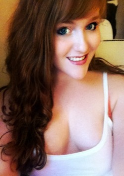 seize-fate-by-the-throat:  White tank top makes me feel unbelievably sexy. I have no idea why… 
