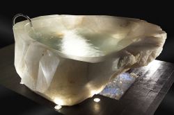 candhjunkie:  blondetrash:   A bath tub cut out of a large single piece of Quartz Crystal.   give it to me.now.  theecolourgreen