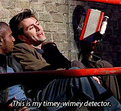 winterinthetardis:  #probably the best explanation of a device in the tv history 