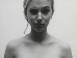 lovethepicture:     graceeexo: Scarlett Johansson by Cliff Watts 2004  Just to depress you all, she was 19 or 20 here.  