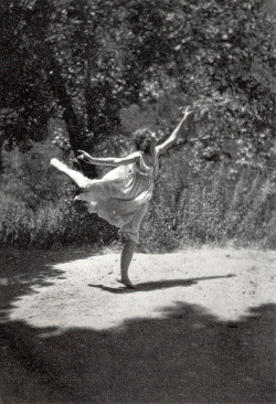 kylarose:  A young Myrna Loy dancing, c. 1920s Scanned from: Myrna Loy: Being and Becoming 