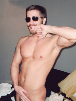 captainredfieldswifey:  homofiction:  Jake Gyllenhaal   O.M.F.G. I think I just fell in love with Jake all over again. O_O 