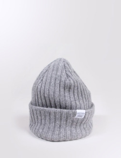 fadashh:  Norse Projects rib beanie in grey