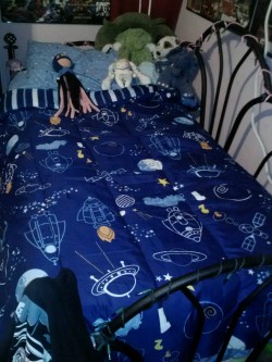 I OFFICIALLY HAVE THE BEST BED EVER. EVERYONE ELSE GO HOME.
