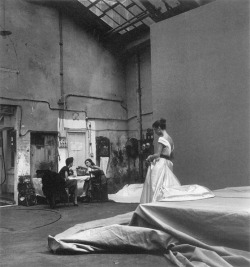 theniftyfifties:  Models in photographer Henry Clarke’s studio, 1950s. 