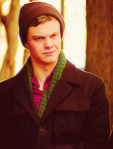 warrioreverdeen:  Please share your perfection ↳ Jack Quaid
