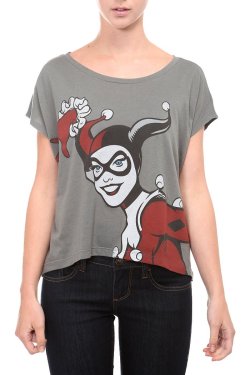 fashiontipsfromcomicstrips:  Harley Quinn Dolman Top, ศ.50, Hot Topic. Holy moly, I nearly plotzed when I saw this shirt! I love the loose, modern cut of this top, plus it’s free of cheesy slogans that are often slapped onto comic tees for ladies.
