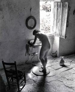 tomfury:  Willy Ronis. (1949. “Le Nu Provençal.”From