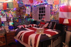 irreleph-nt:  hihowsyourlife:  irreleph-nt:  found Andrew’s room on weheartit ..   next time don’t source yourself sweetheart  yeah, that probably wasn’t the smartest thing to do. oops 