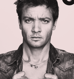 dicapriho:  (x) → 24/50 Jeremy Renner    I need a little more scruff but still melty.