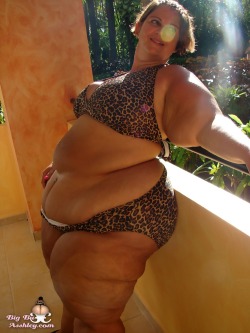 straightedgejuggalo:  Model: Asshley   Big tan leopard skin hottie&hellip; Asshley aka Big Butt Asshley 			Measurements: (??-??-81) 			Bust: ? 			5'03&quot; [1] 			 			450 [1] 			 			204 kg 			BMI: 79.7  /- 		