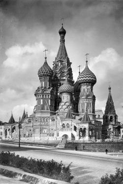 lostsplendor:  St. Basil’s Cathedral, Moscow