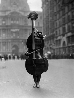 M3Zzaluna:  Walking Violin In Philadelphia Mummers’ Parade, 1917 A Person Dressed