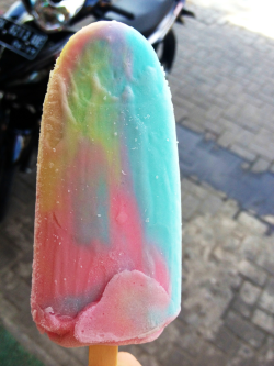 kiillllll:  crooked-y0uth:  yourskinandyourbones:  soulofapoet-fireofabullet:  fucking favourite  Would I blow your mind completely, if I told you that this is just ordinary vanilla icecream? And that your brain tricks you into thinking its tastes magical