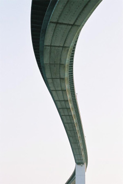 opcion:  Bridge in Osaka, photographed by