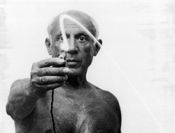 photojojo:  Everyone knows that Picasso was an incredible painter, but did you know he experimented with photography as well?  Drawing With Light: Pablo Picasso and LIFE Magazine via tripudios 