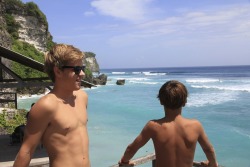 teenage-guys:  1ntoxicat1on:  harry-l3git:  taco-b3ll:  what a nice view  boys with muscular backs are unf  Tanned, muscular backs are unfff ;)   .  Tamed hot as fuck muscular backs at the ocean are unnnnffff to the infinity cubed :)