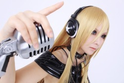 vandariwuuuuutcosplay:  Character: Lily Voice syth: Vocaloid