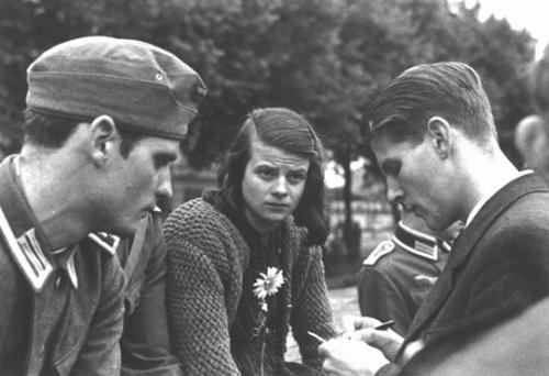 fyeah-history:  Members of the White Rose, Munich 1942. From left: Hans Scholl, his sister Sophie Scholl, and Christoph ProbstThe White Rose (German: die Weiße Rose) was a non-violent, intellectual resistance group in Nazi Germany, consisting of students