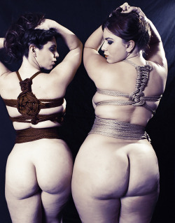 prettyplussize:  PrettyPlusSize  Very well done knotwork.  May I also add, the women are gorgeous as well?