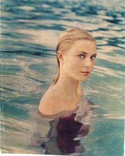 nudevintage:  Grace Kelly in the swimming pool