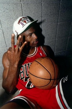 BACK IN THE DAY |6/20/93| The Chicago Bulls defeated the Phoenix Suns to win their third consecutive NBA Championship.