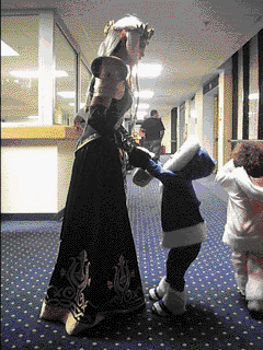 thepastajunkie:  yggdrasilly:  This is just the most adorable thing.  Cosplay: you’re doing it right.  ;w; oh my goodness 