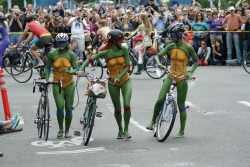 paintedgirls:  Teenage Mutant Ninja Turtles body paint at the Fremont Solstice Paradeby msimdottv 