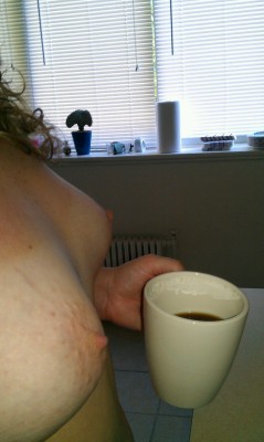 secretlykinky:  Boobs and coffee!  Not sure