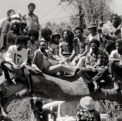 deux-zero-deux:  peacexlovexkicks:  realcertified:  lightskinjeezus:  cleophatrajones:  urlvinglegacy:  The Jacksons and The Marleys  Talk about iconic!  This may be the best picture Ive ever seen  honestly.  Wow  are they all just casually chillin in