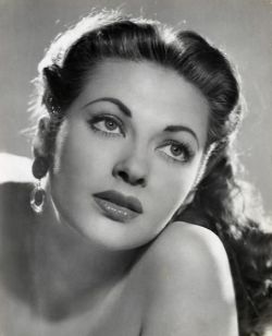  Yvonne De Carlo, 1940s 
