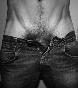 xyattracted:  mmmmm … the manscent emanating from those jeans is intoxicating!  Beautiful trail.