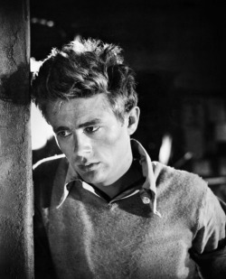alwaysprettyinblack:  James Dean in East of Eden (1955) 