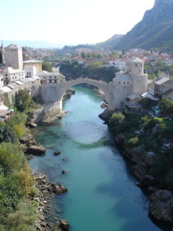 vodi-me-gde-padaju-zvezde:  Ja cu biti sijed, ja cu biti staral’ zauvijek je mlad moj Mostar  