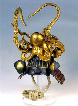 explodingrocks:  Hoshi Bashi Kabuto and Octopus Maedate.Thats a beautifuly made carved maedate. I need more info on this. 
