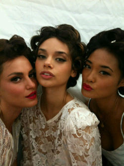 lave-nder:  cokewh0resareskinnier:  They’re all so freaking pretty!  love this picture 