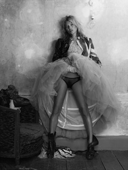  Kate Moss by Mario Testino 