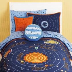 comradewodka:  mamasam:  cheminsdudesir:  rocketmf:  The cutest bedding I’ve ever seen.  Want.  I would give damn near anything for that quilt.  these past few days have been good for celestial bedding, apparently   I need it.