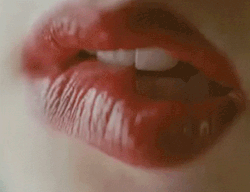 junip3r-mo0nlight:  I love lips.. :)