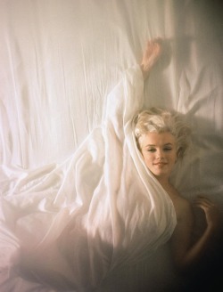 suicideblonde:  Marilyn Monroe photographed by Douglas Kirkland in 1961 