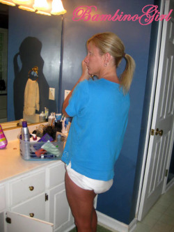 bambinogirls-blog:  Doing my hair after waking up. Daddy told me after I finish my hair he will change my stinky diaper.