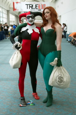 shoomlah:  B:TAS Harley Quinn and Poison Ivy | Friday, SDCC 2012 | Aidan and myself First of my costume posts from SDCC! Felt way more comfortable in my costume this year, probably due in part to the new Arda wig (a total godsend), and not stressing