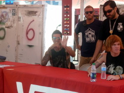 asking-4lexandria:  blogforacowboy:  movingpicturess:  here’s austin carlile realizing i was taking a picture of him and then he waved at me and said hi! and i cried  Alans like hoe don’t take a pic of my man  ^he totes is 