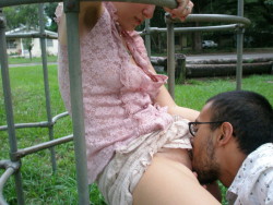 cunnilingusbliss:  quickie licky in the park