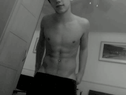 analsex-withsatan:  mrbensonn:  Cant believe how many notes this has got :$ Thankyou !  unf  Yum-my!!